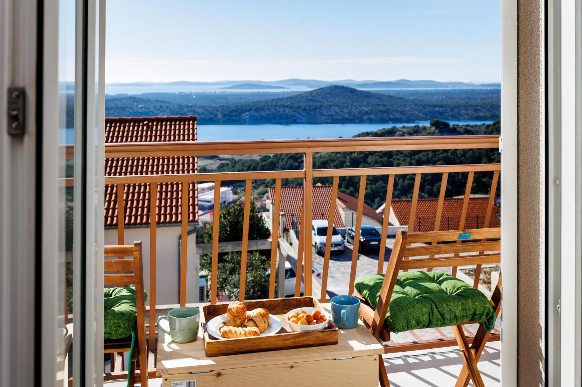 Summer Breeze Apartment - Quiet Place With A Spectacular View And A Garden ชิเบนิก ภายนอก รูปภาพ