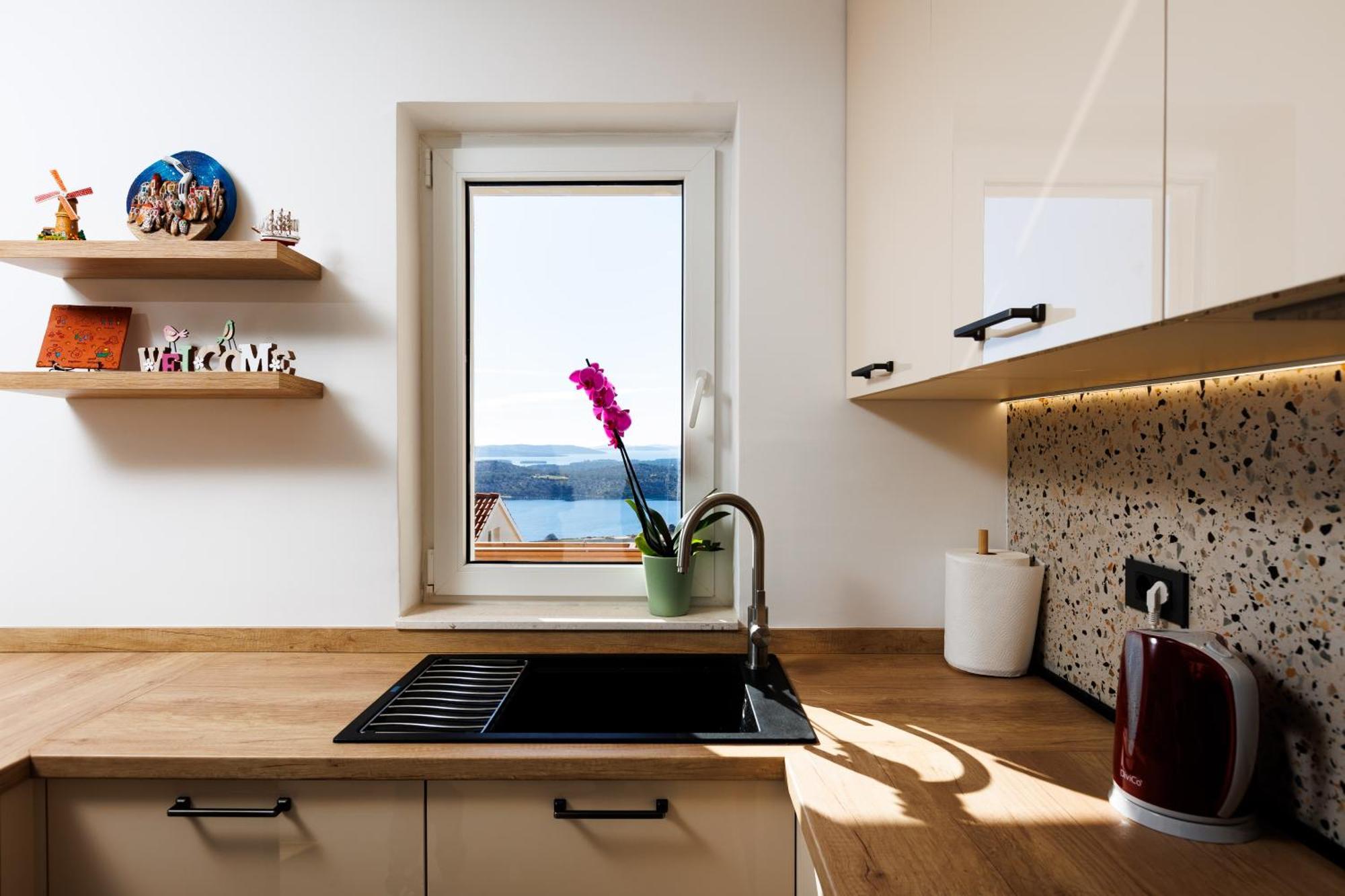 Summer Breeze Apartment - Quiet Place With A Spectacular View And A Garden ชิเบนิก ภายนอก รูปภาพ